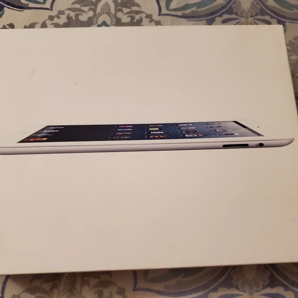 Apple IPad (light scratch on screen)